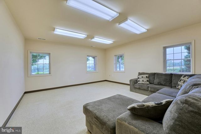 899 EARLE RD, Charles Town, WV 25414