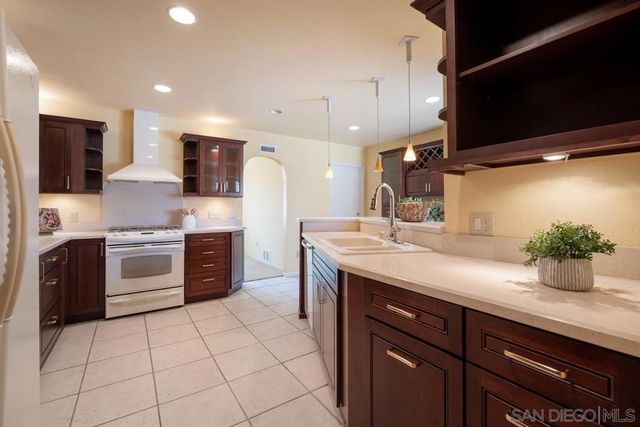 16620 San Salvador Ct, San Diego, CA 92128