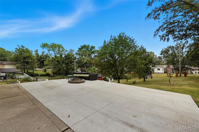 5445 Mild Drive, St Louis, MO 63129