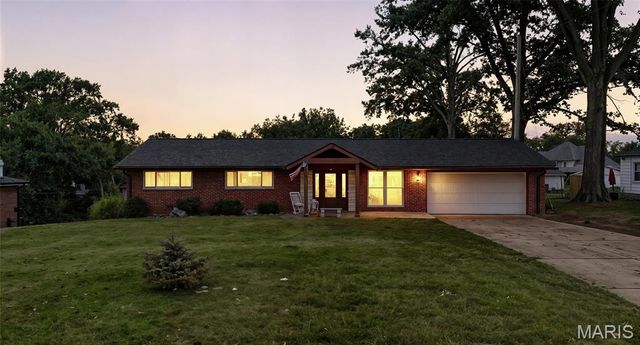 5445 Mild Drive, St Louis, MO 63129