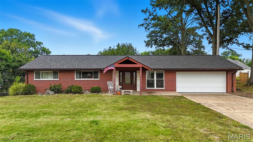 5445 Mild Drive, St Louis, MO 63129