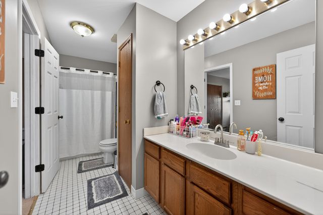 842 N Tamarac Boulevard, Addison, IL 60101