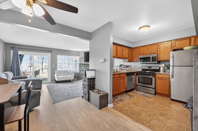 842 N Tamarac Boulevard, Addison, IL 60101