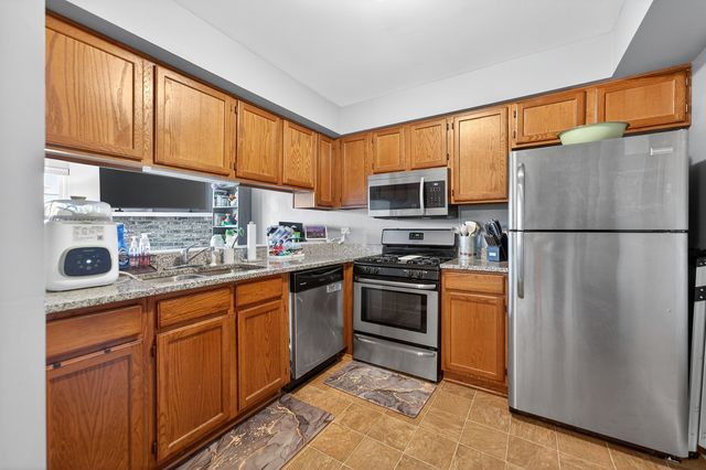 842 N Tamarac Boulevard, Addison, IL 60101