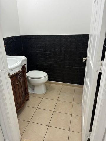 8848 NW 101st Pl, Doral, FL 33178