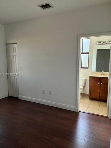 8848 NW 101st Pl, Doral, FL 33178