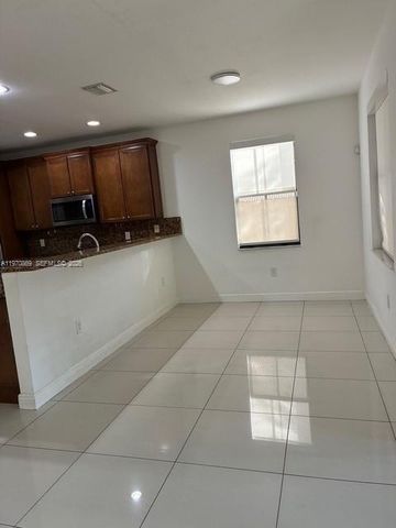 8848 NW 101st Pl, Doral, FL 33178