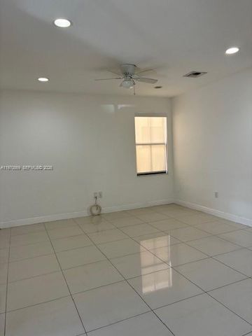 8848 NW 101st Pl, Doral, FL 33178