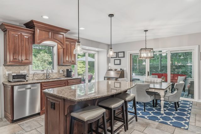 14828 Walnut Creek Drive, Fort Wayne, IN 46814