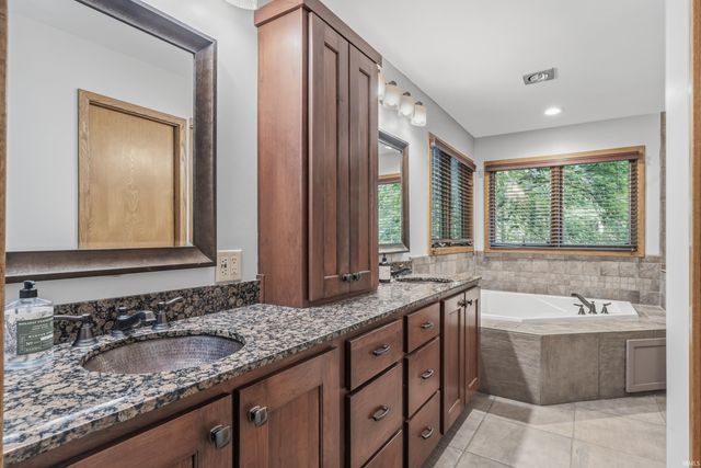 14828 Walnut Creek Drive, Fort Wayne, IN 46814