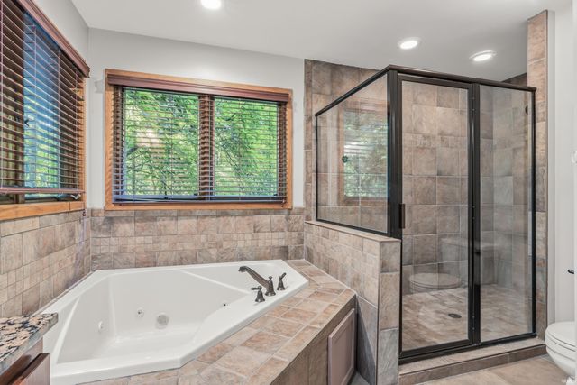 14828 Walnut Creek Drive, Fort Wayne, IN 46814