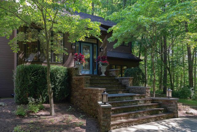14828 Walnut Creek Drive, Fort Wayne, IN 46814
