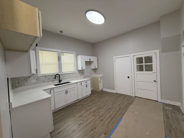 13410 S Brandon Avenue, Chicago, IL 60633