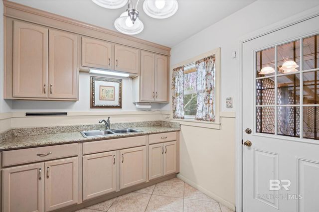 106 Esplanade Avenue, Mobile, AL 36606