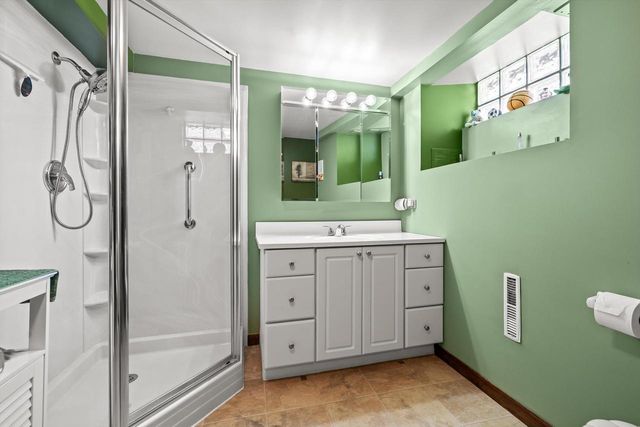 W2851 Swinghurst LANE, Lake Geneva, WI 53147