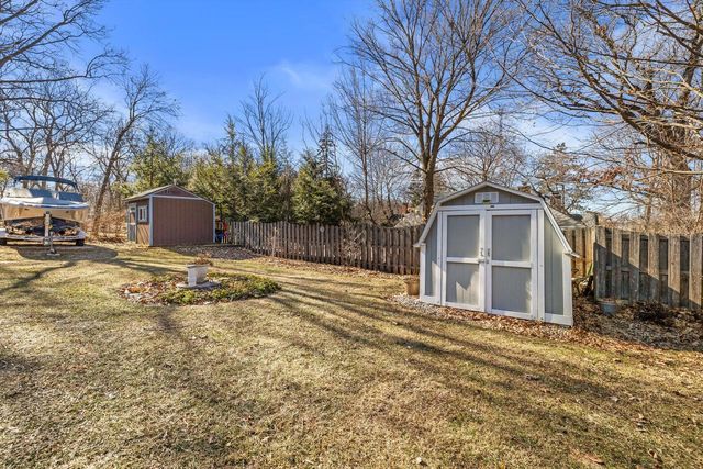 W2851 Swinghurst LANE, Lake Geneva, WI 53147