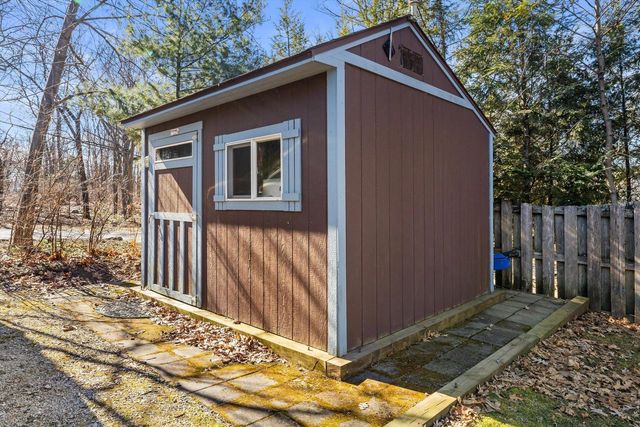 W2851 Swinghurst LANE, Lake Geneva, WI 53147