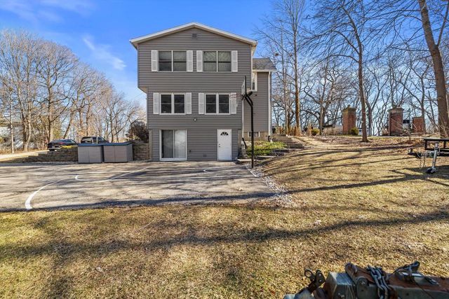 W2851 Swinghurst LANE, Lake Geneva, WI 53147