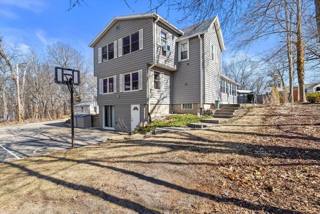 W2851 Swinghurst LANE, Lake Geneva, WI 53147