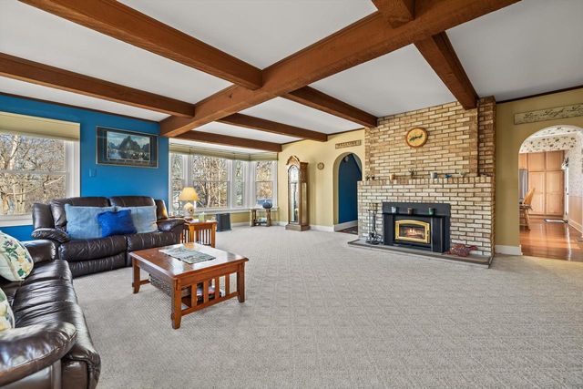 W2851 Swinghurst LANE, Lake Geneva, WI 53147