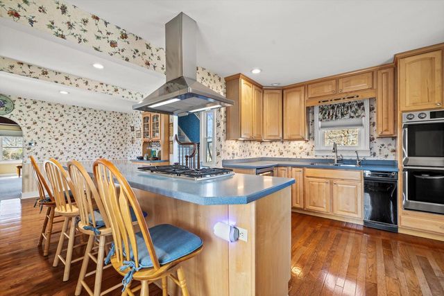 W2851 Swinghurst LANE, Lake Geneva, WI 53147