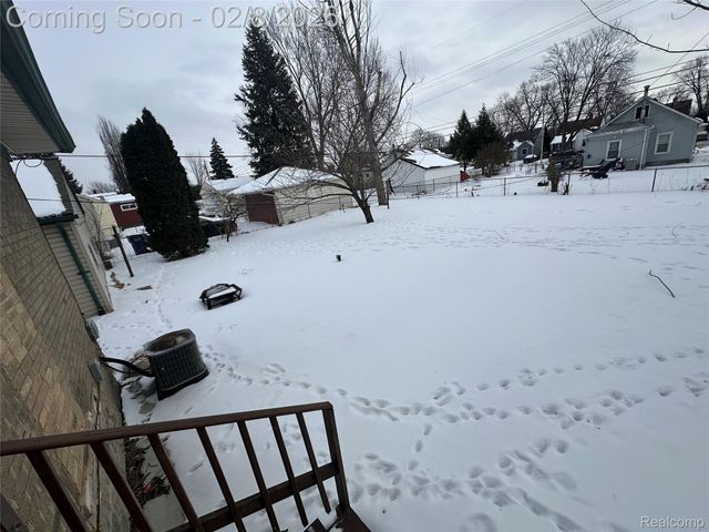 1415 Richmond Avenue, Lincoln Park, MI 48146