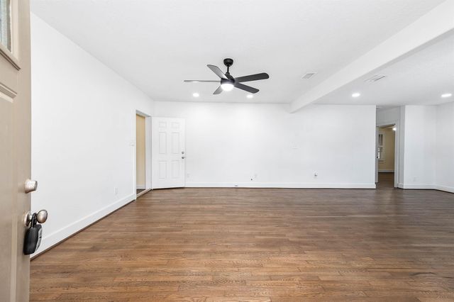 303 Baker Drive, Tomball, TX 77375