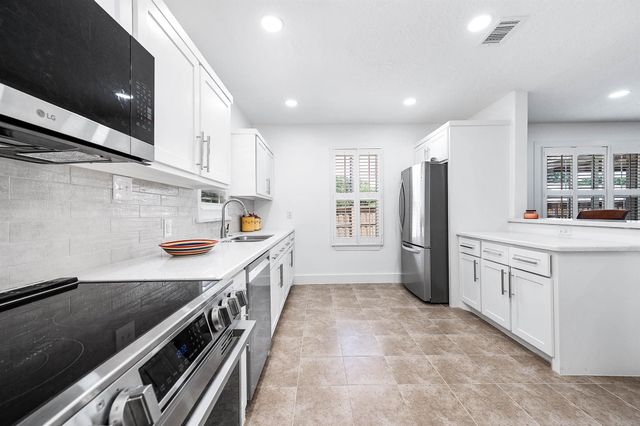 303 Baker Drive, Tomball, TX 77375