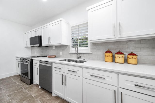 303 Baker Drive, Tomball, TX 77375