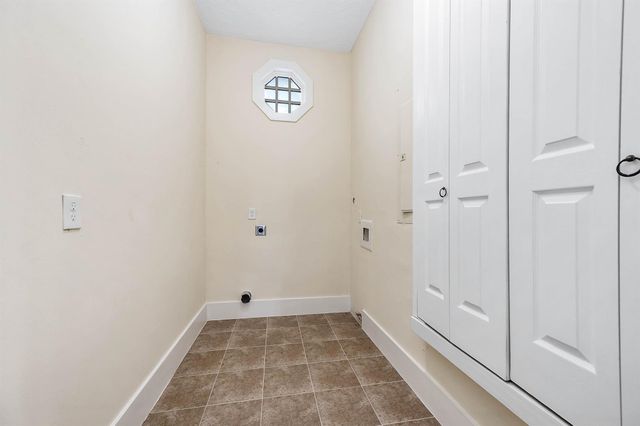 303 Baker Drive, Tomball, TX 77375
