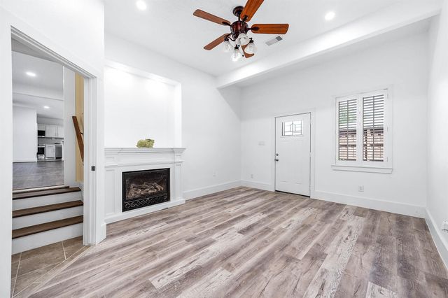 303 Baker Drive, Tomball, TX 77375