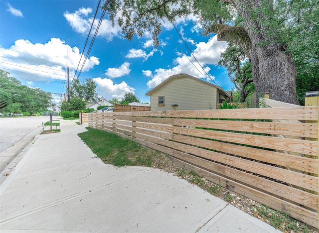 303 Baker Drive, Tomball, TX 77375