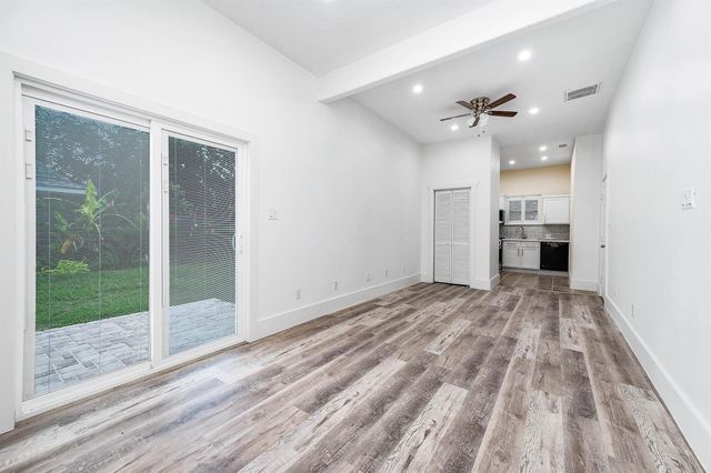 303 Baker Drive, Tomball, TX 77375