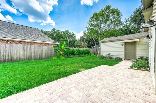 303 Baker Drive, Tomball, TX 77375