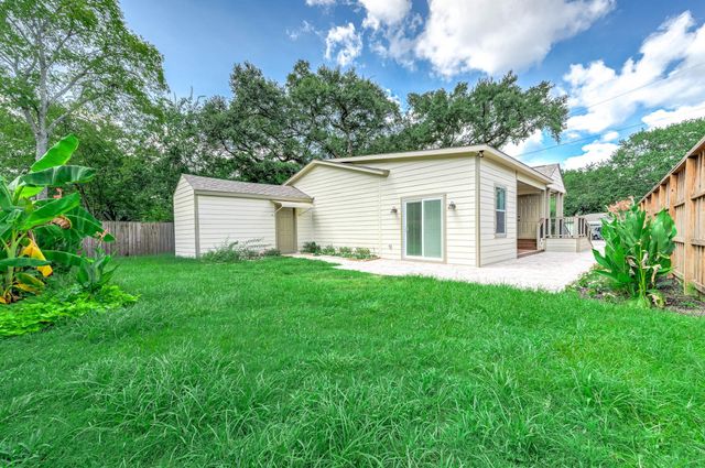 303 Baker Drive, Tomball, TX 77375