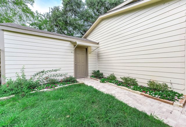 303 Baker Drive, Tomball, TX 77375