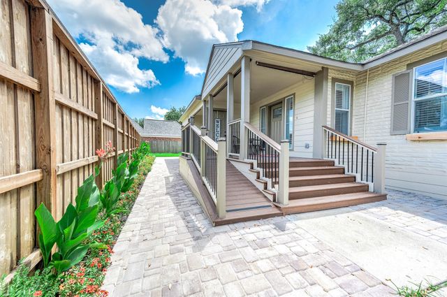 303 Baker Drive, Tomball, TX 77375