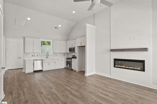 125 Cottage Lane, Greenwood, SC 29649