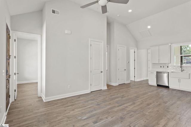 125 Cottage Lane, Greenwood, SC 29649