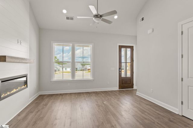 125 Cottage Lane, Greenwood, SC 29649