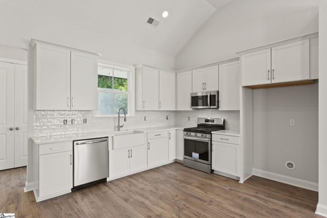 125 Cottage Lane, Greenwood, SC 29649