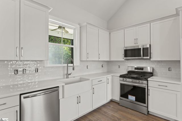 125 Cottage Lane, Greenwood, SC 29649