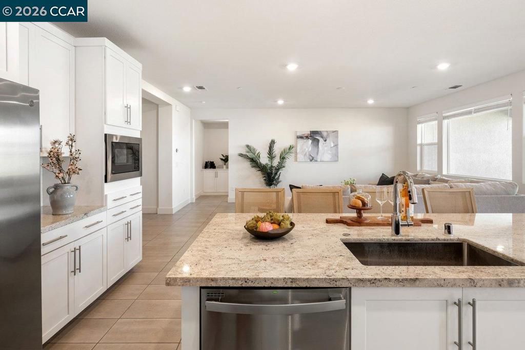 Image 11 of property listing at 6808 Verbena St, Tracy, CA 95377