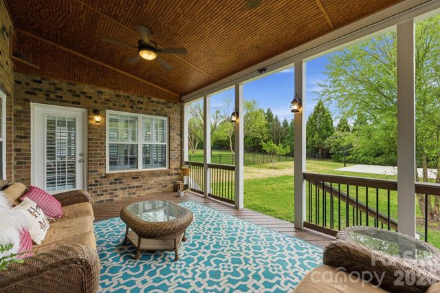 422 Deer Brush Lane, Waxhaw, NC 28173