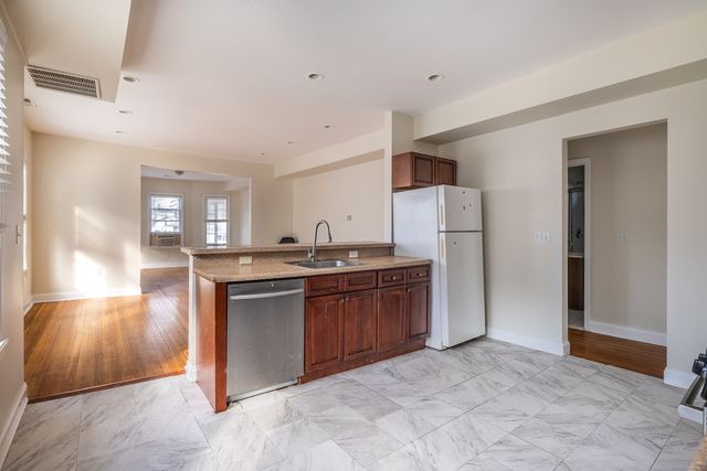 25 Hunting Street 2nd floor, Bridgeport, CT 06606