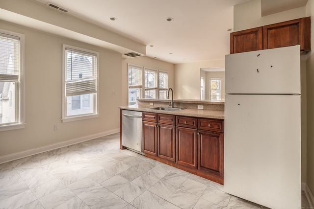 25 Hunting Street 2nd floor, Bridgeport, CT 06606