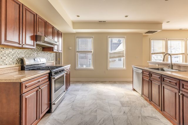 25 Hunting Street 2nd floor, Bridgeport, CT 06606