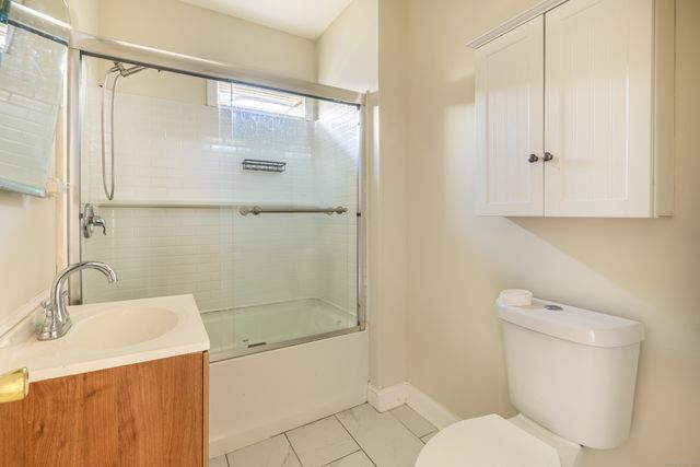 25 Hunting Street 2nd floor, Bridgeport, CT 06606