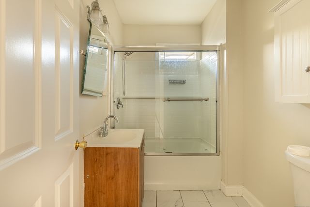 25 Hunting Street 2nd floor, Bridgeport, CT 06606