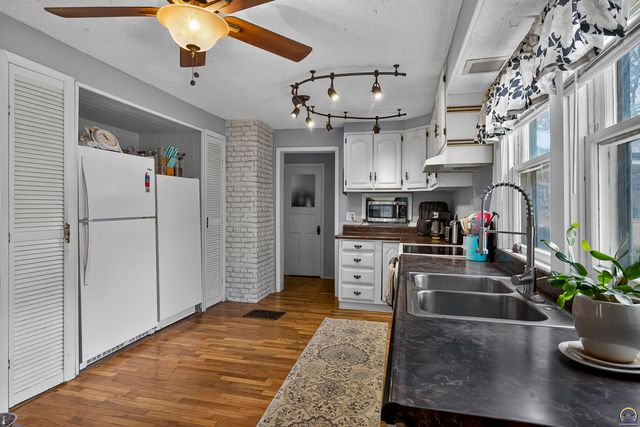 525 N Iowa AVE, Holton, KS 66436